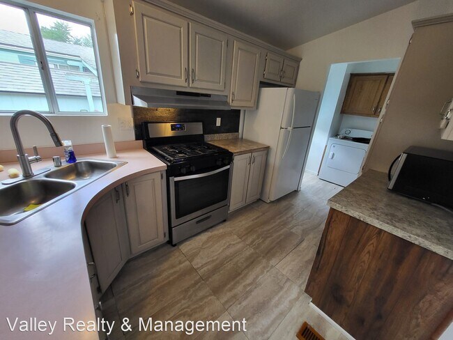 Building Photo - 3 br, 2 bath House - 7440 W. 4th #27