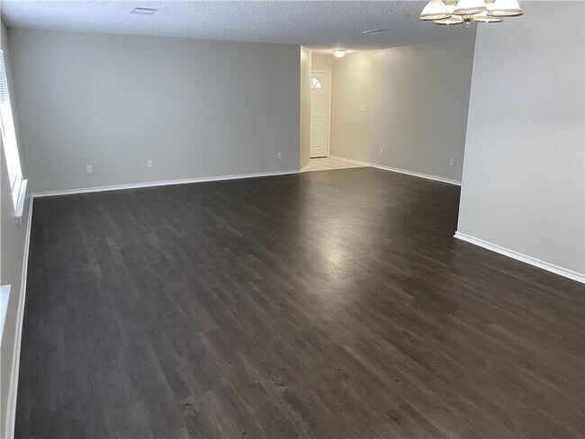 Building Photo - 909 Dogwood Trail