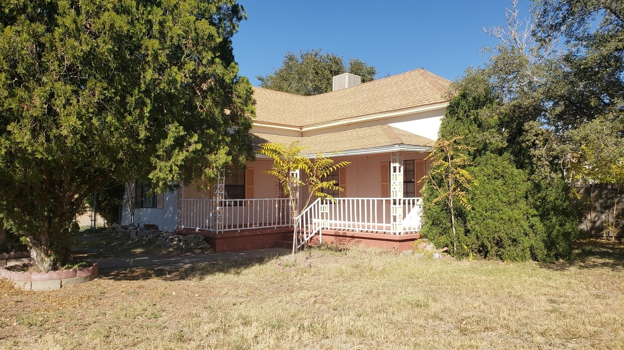 Primary Photo - 701 W 9th St