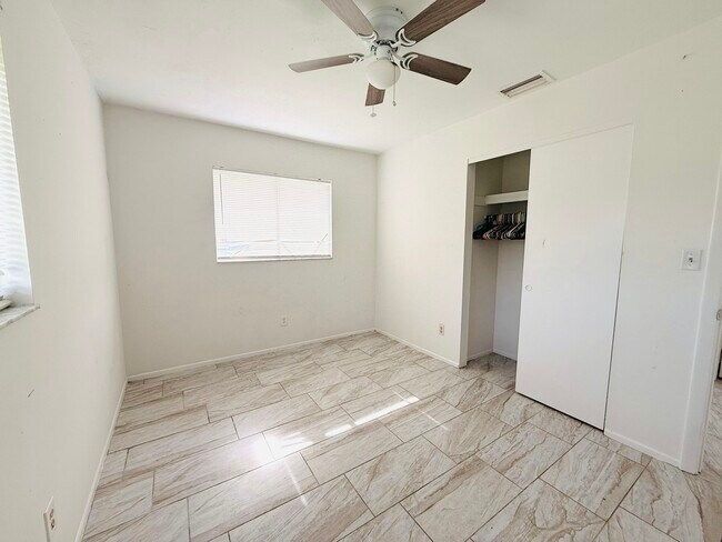 Foto del edificio - 13923-13925 First St - Duplex