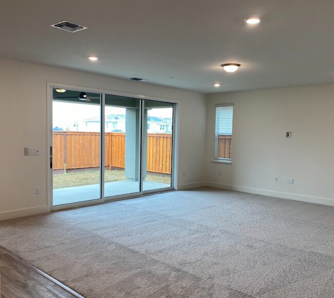 Foto del edificio - COMING SOON! ONE LAKE COMMUNITY