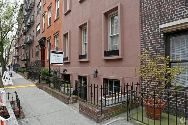 Foto del edificio - 326 W 19th St