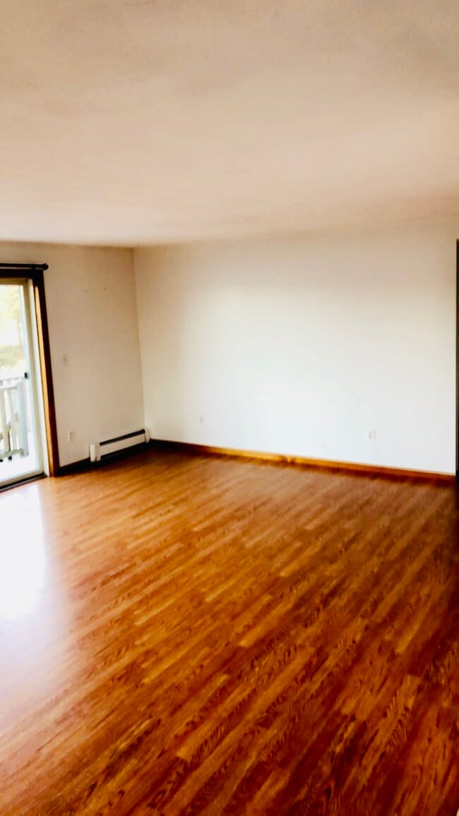 Building Photo - 5 Rose Ln