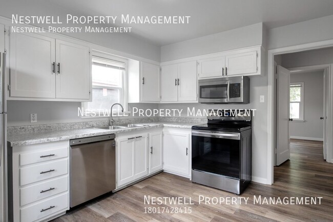 Building Photo - Great 4-bed Townhome in South Salt Lake