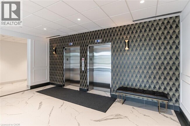 Photo du bâtiment - 1936 Rymal Rd E