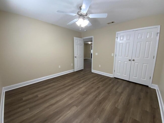 Building Photo - 104 Lakeview Commons Dr