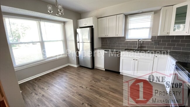 Building Photo - 3 Bed /  2 Bath Duplex in Blue Springs!