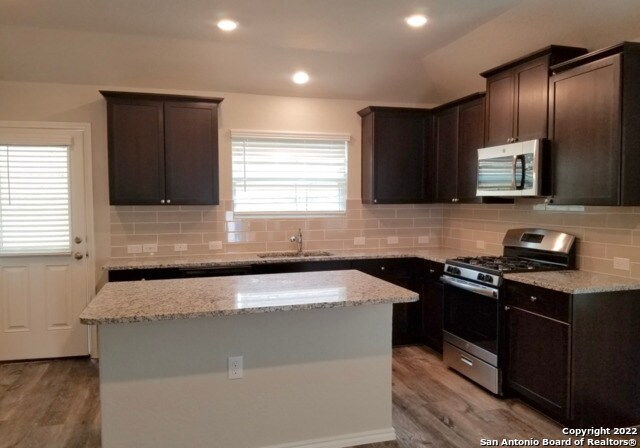 Building Photo - 10403 Midsummer Meadow