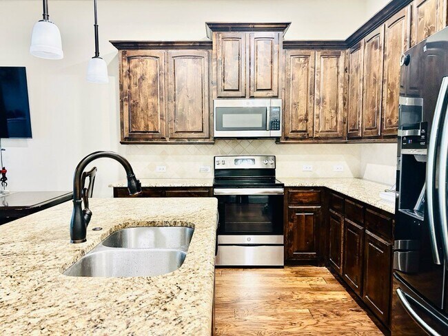 Foto del edificio - 1224 Pebblebrook Dr