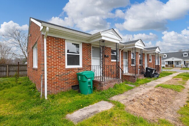 Building Photo - Charming 2 Bedroom Colonial Heights Rental...