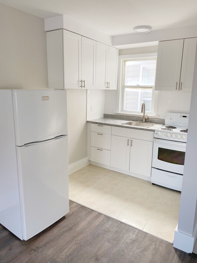 New Kitchen and appliances - 181 King St E