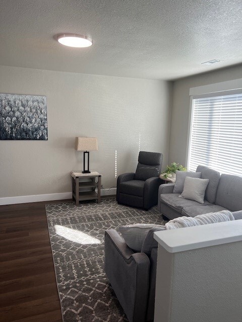 Building Photo - Twin Cedar Apartments -Furnished / Short Term