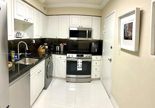Building Photo - 2501 S Ocean Dr