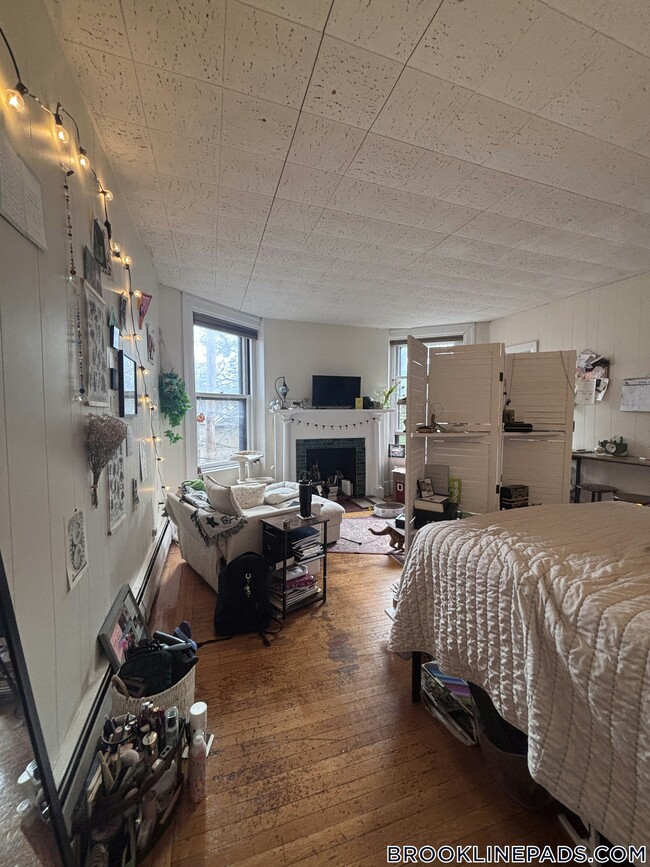 Building Photo - 1063 Beacon St