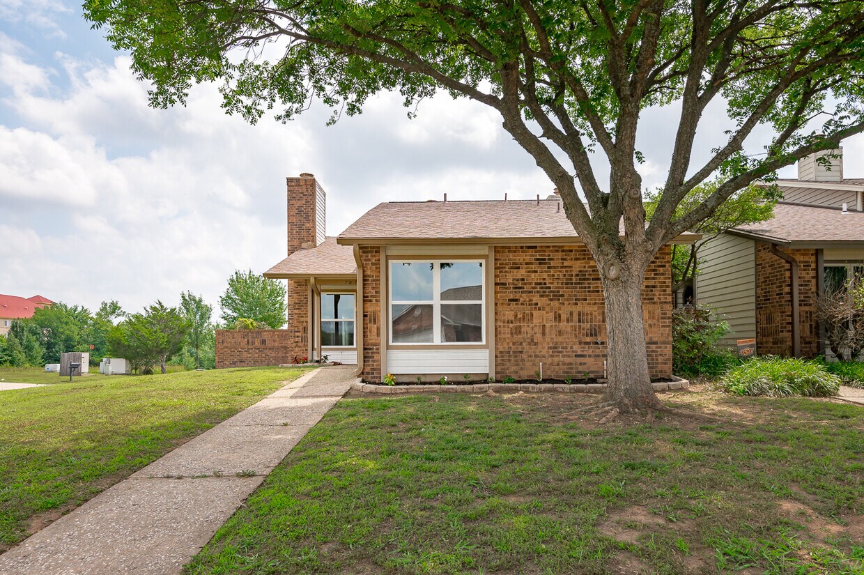 Front of House - 701 Greystone St