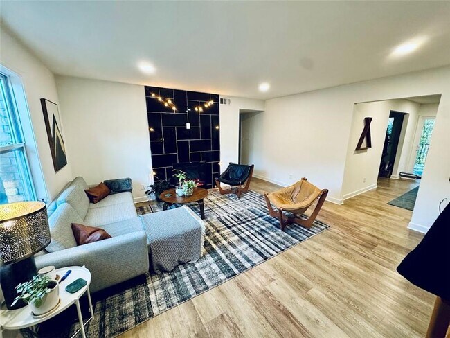 Foto del edificio - 275 Winding River Dr