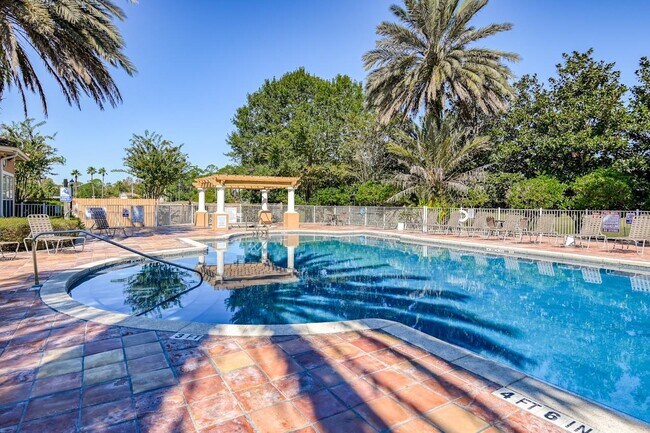Building Photo - 625 Fairway Dr