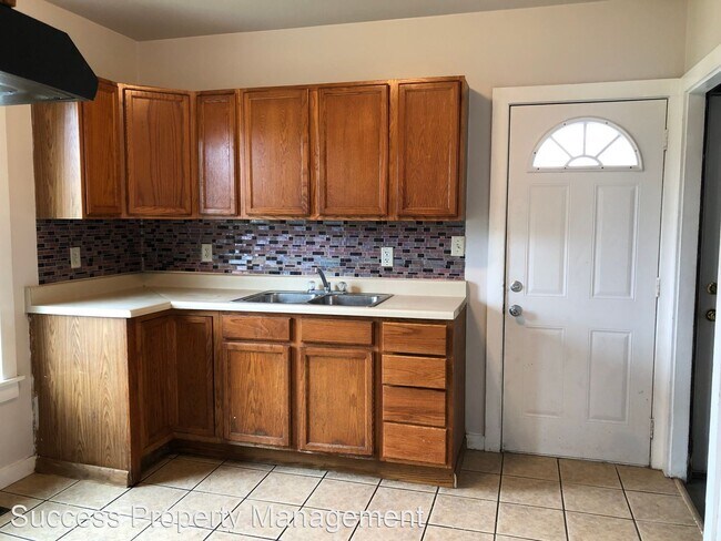Foto del edificio - 4 br, 1 bath House - 5816 21st Ave