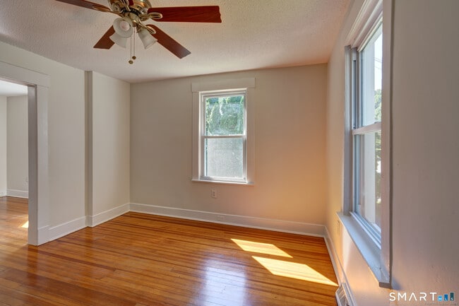 Foto del edificio - 12 Addison Rd