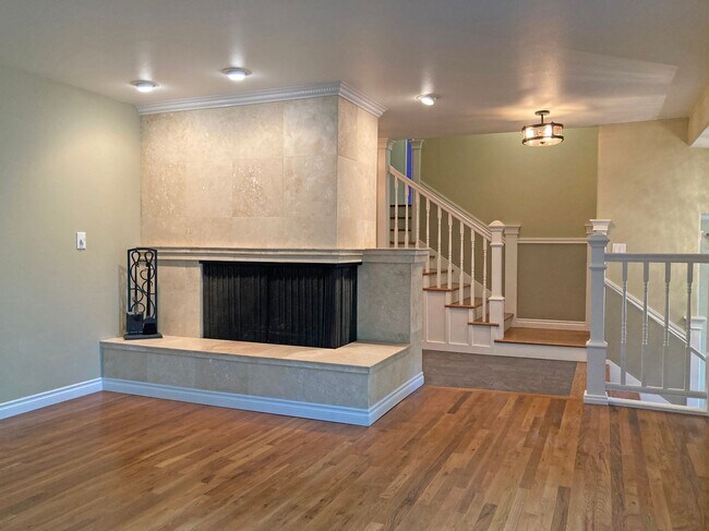 Foto del edificio - Gorgeous Split Level Craftsman Home in NW ...