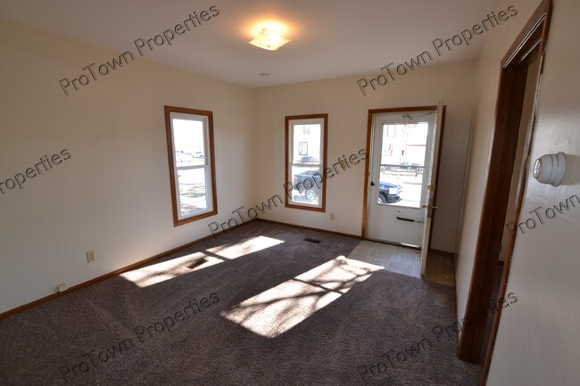 Foto del edificio - 711 N Hickory St