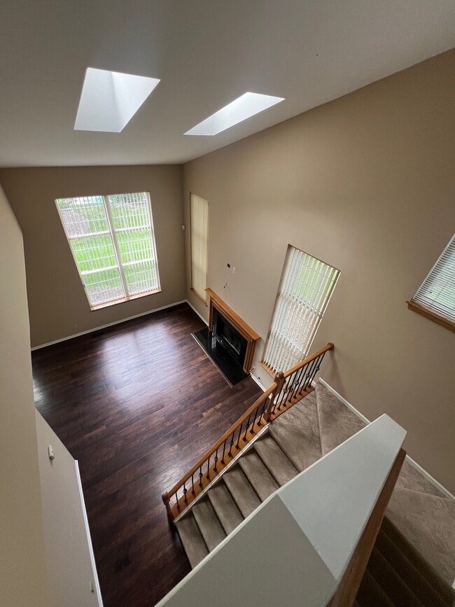 Vaulted ceilings - 1452 Division Ct