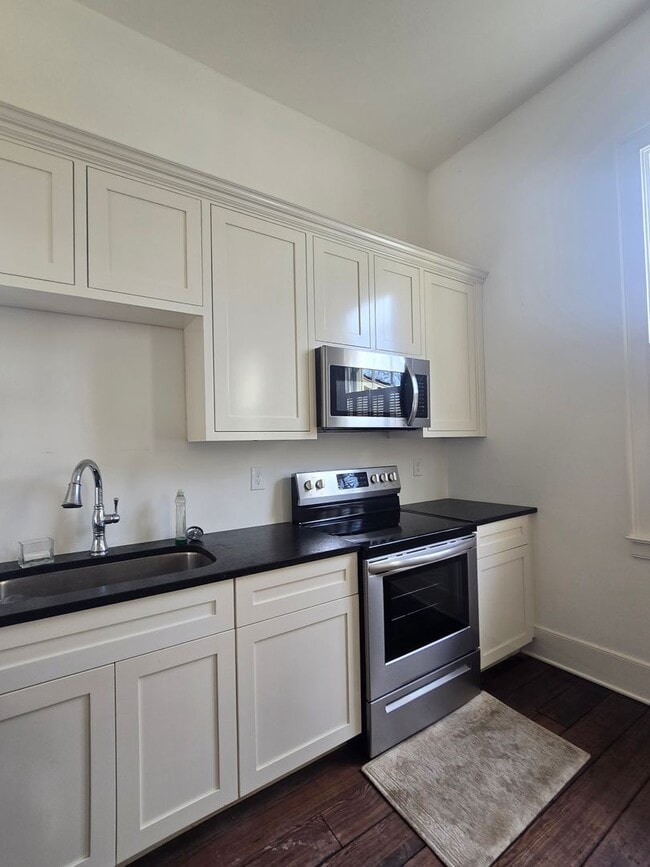 Building Photo - Historic Home available in Frankfort Kentucky