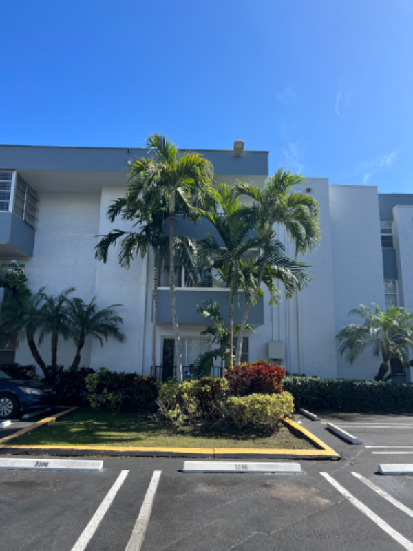 Foto del edificio - 2498 SW 17th Ave