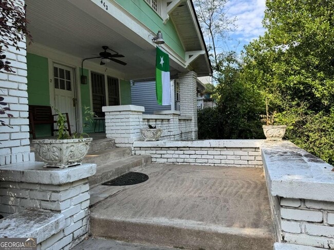 Building Photo - 343 4th St NE