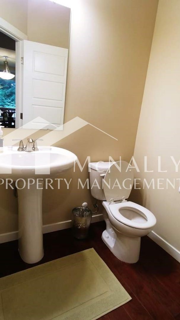 Foto del edificio - Beautiful Furnished Home in University Place