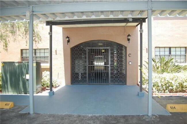 Entrada cerrada - 6100 Gulfport Blvd S