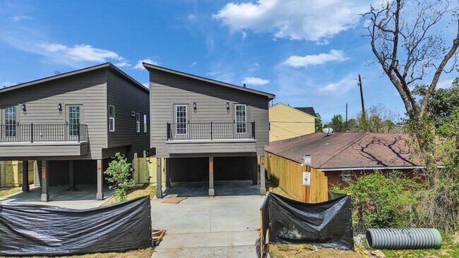 Foto del edificio - 8623 Homewood Ln