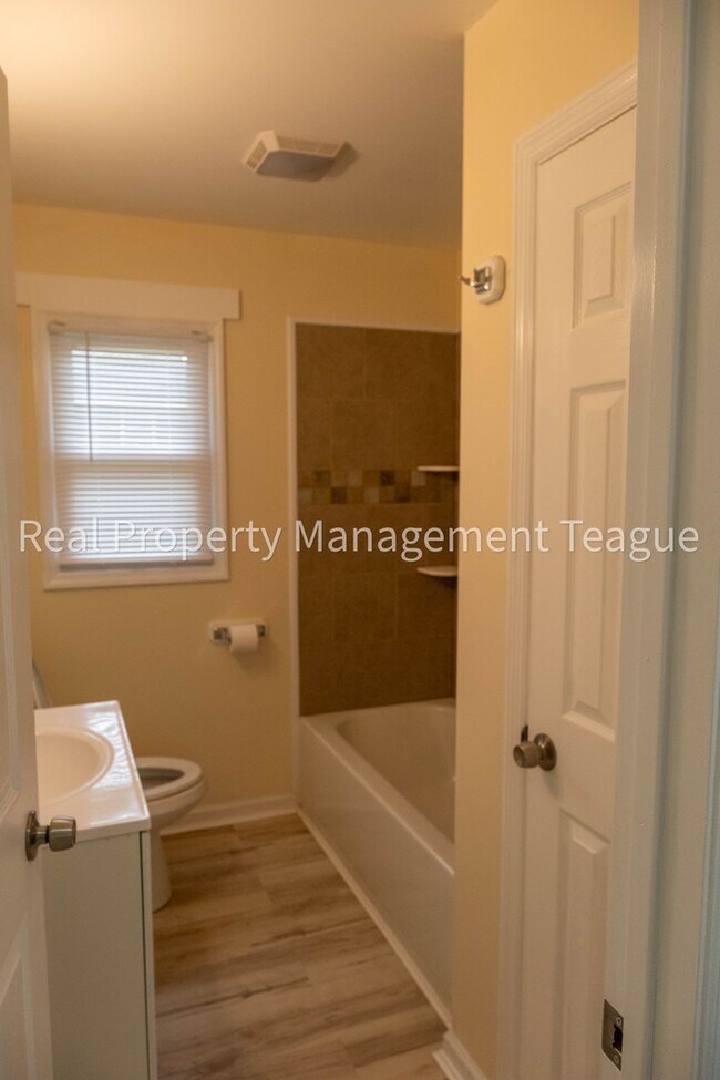 96 Elliot Rd Unit A, East Greenbush, NY 12061 Room for Rent in East