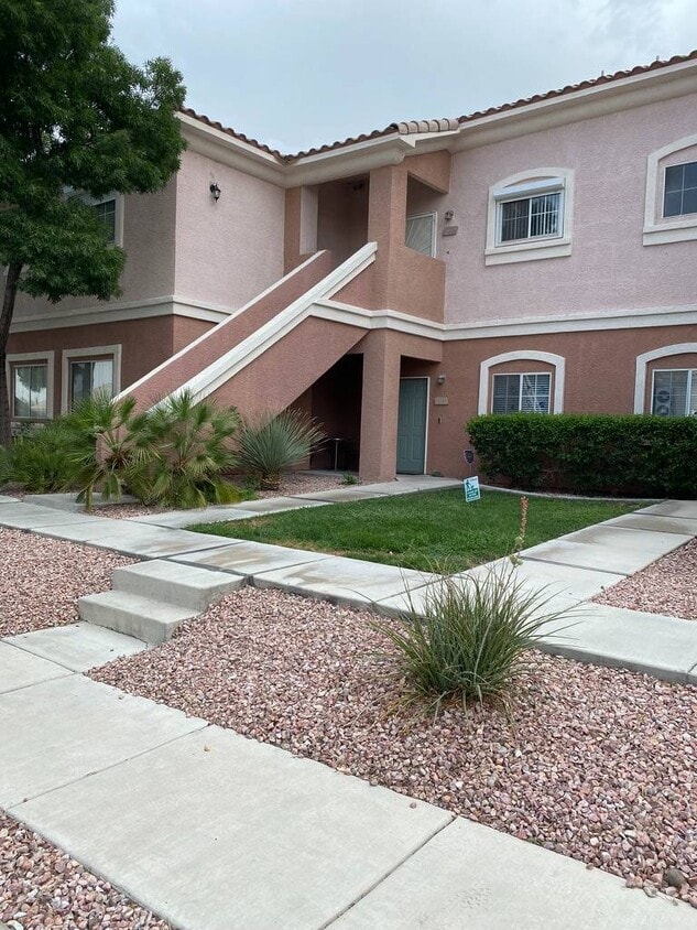 Foto principal - 10525 Autumn Pine Ave