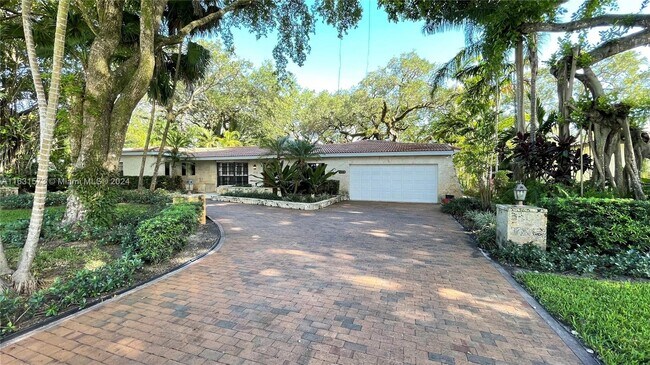 Building Photo - 1530 Salvatierra Dr