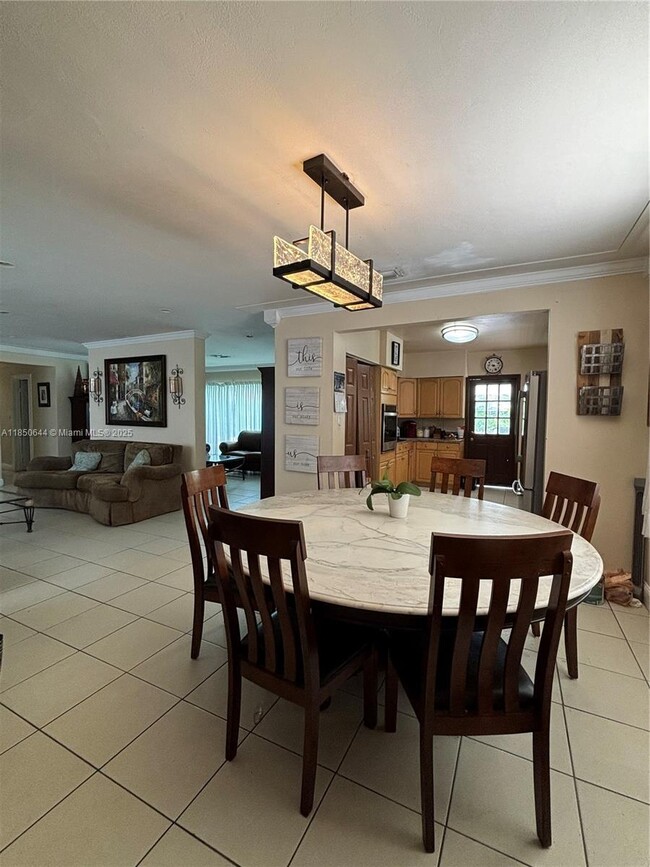 Foto del edificio - 6440 Miller Dr