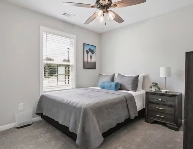 Building Photo - 210 Brittany Pointe Ln