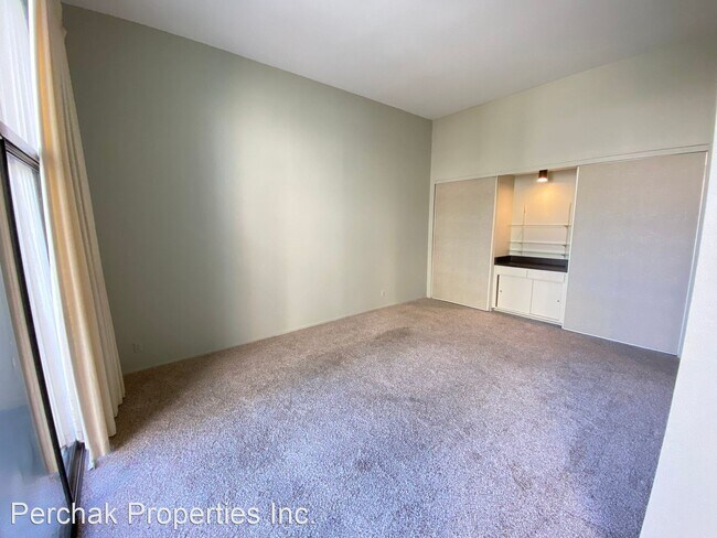 Building Photo - 1 br, 1 bath House - 410 N. Civic Dr. # 304