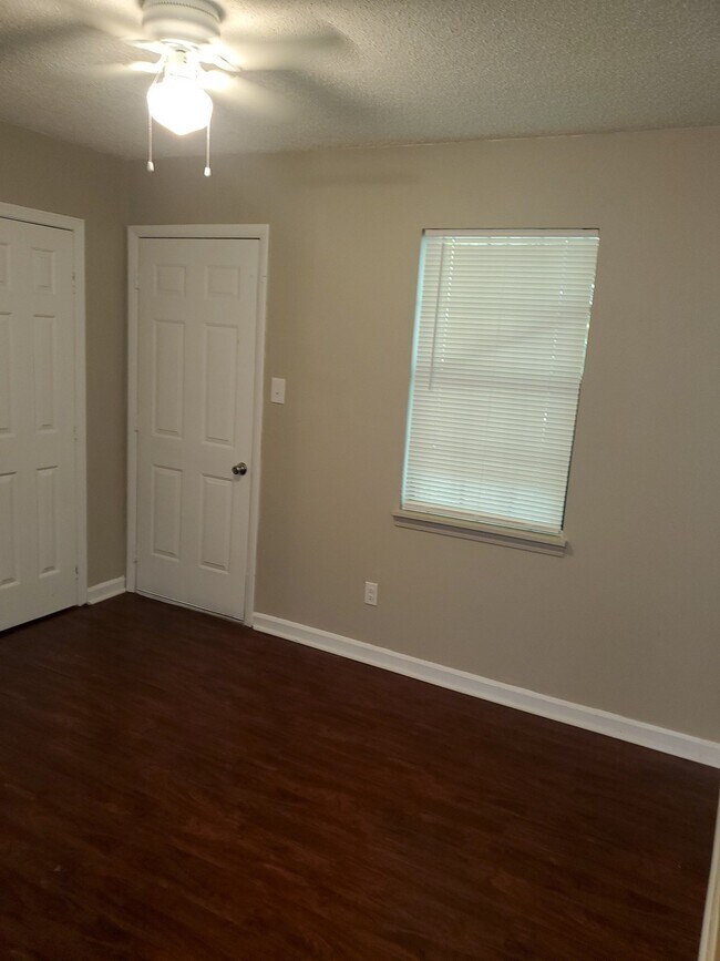 1232 Pucket Rd SW Unit 1232 K, Hartselle, AL 35640 Room for Rent in