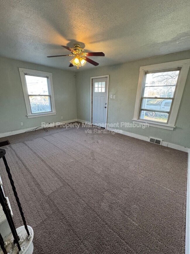 Building Photo - 601 Farnsworth Ave