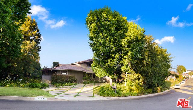 Primary Photo - 1374 Stradella Rd