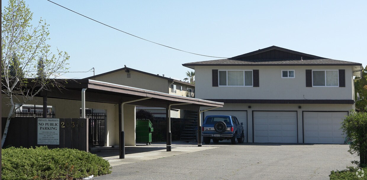 Foto del edificio - 20370 Wisteria St