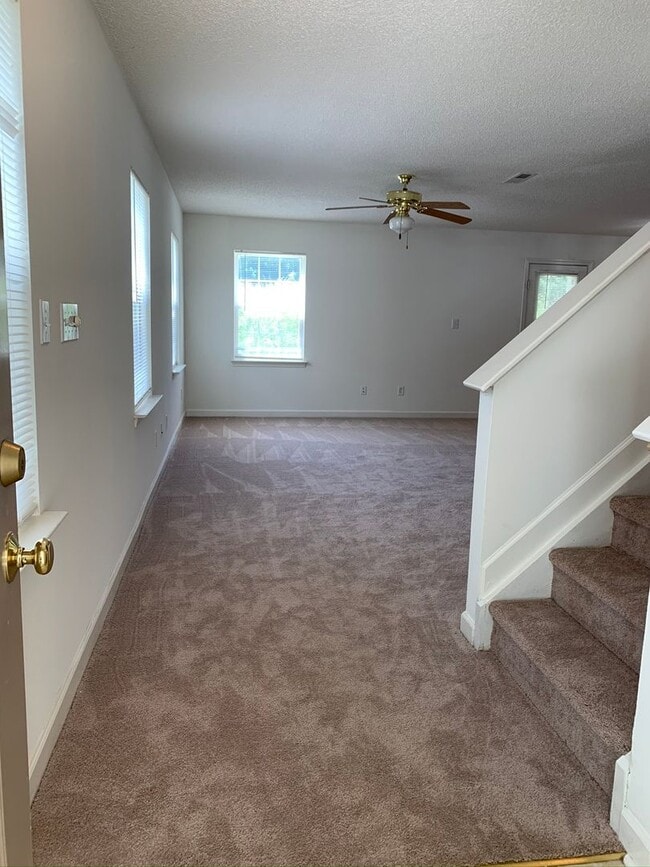 Building Photo - 123 Clusters Cir