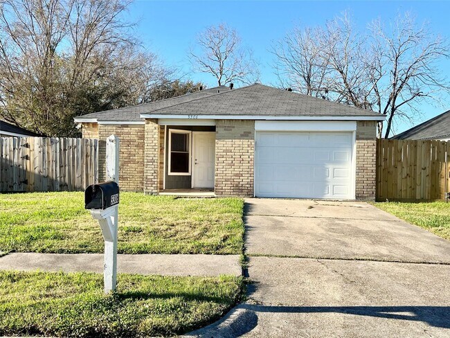 Foto del edificio - 5306 Deborah Ln