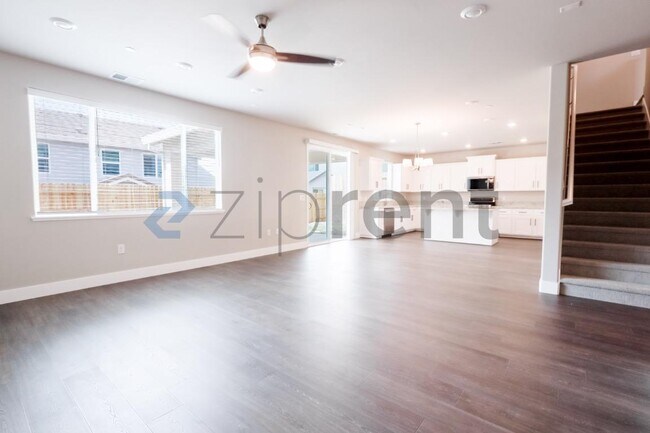 Building Photo - 905 Mirage Ln