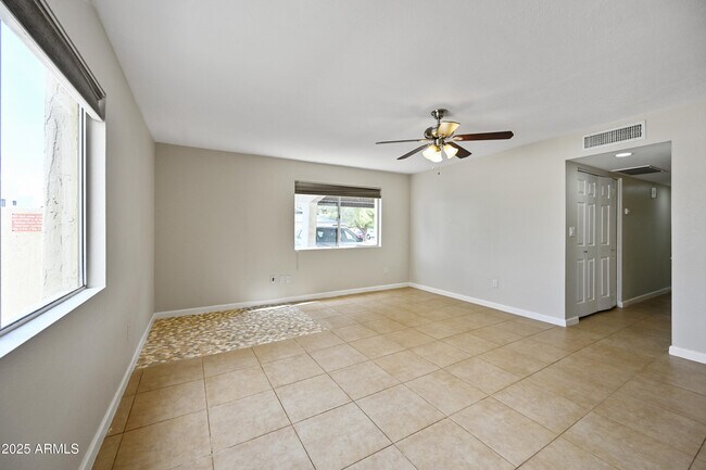 Building Photo - 6943 E Earll Dr