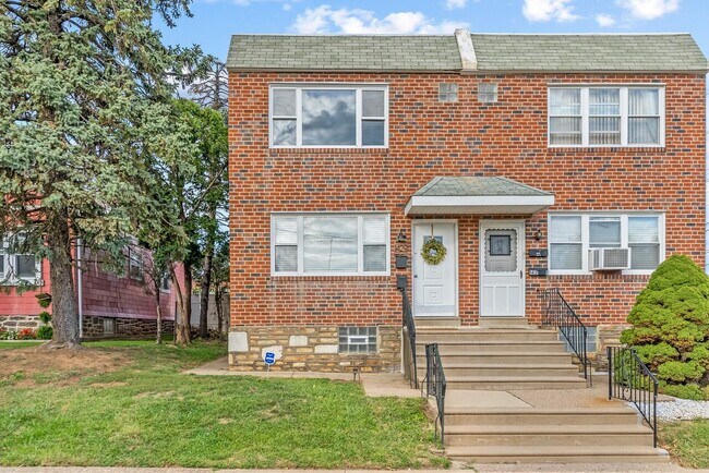 Building Photo - 1429 Bleigh Ave 2nd Fl