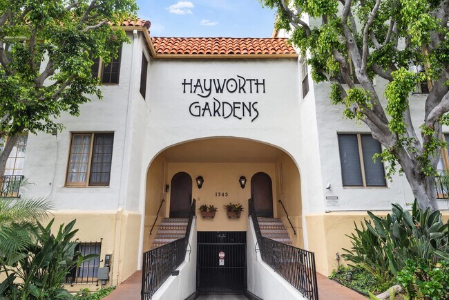 Foto del edificio - 1345 Hayworth Ave