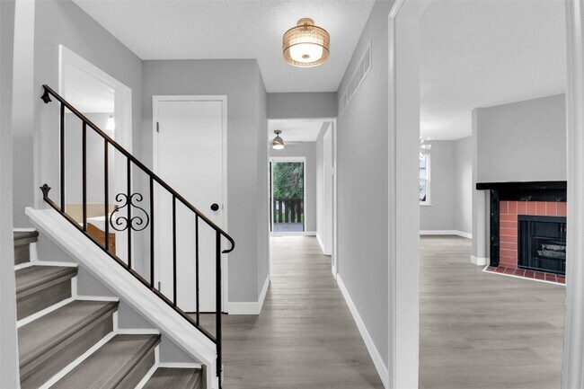 Foto del edificio - 13351 Hiddencrest Ln