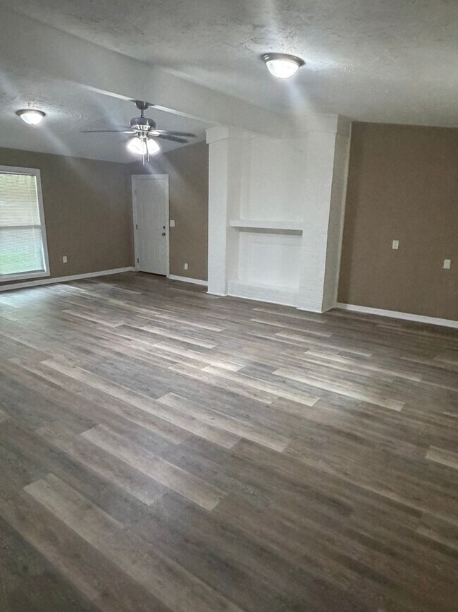Foto del edificio - 3320 Ridgeland Dr